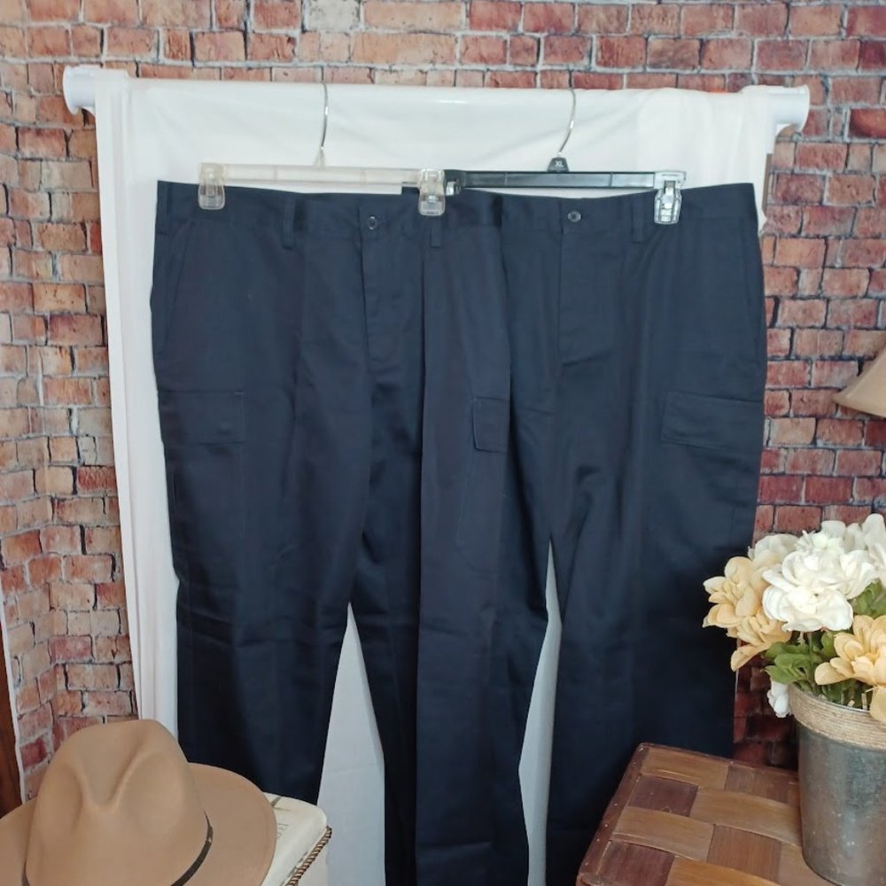 NWT - 2 Pairs of Edwards Utility Chino Cargo Pants - Size 34 UL - Mens - NAVY NW